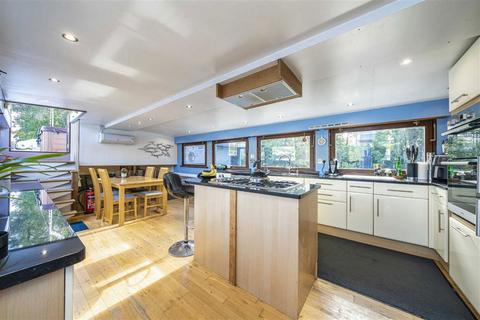 4 bedroom houseboat for sale, Shepperton Marina, Shepperton TW17