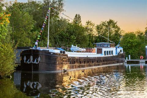 undefined, Shepperton Marina, Shepperton TW17