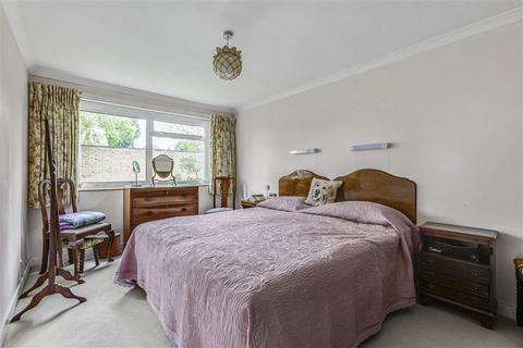 2 bedroom flat for sale, Thames Side, Staines-Upon-Thames TW18