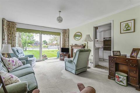 2 bedroom flat for sale, Thames Side, Staines-Upon-Thames TW18