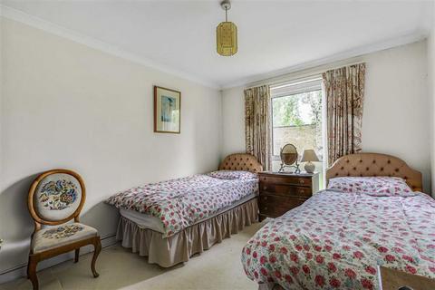 2 bedroom flat for sale, Thames Side, Staines-Upon-Thames TW18