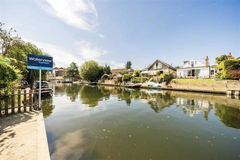 2 bedroom detached house for sale, The Island, Thames Ditton KT7