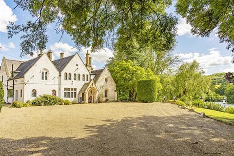 6 bedroom house for sale, Magna Carta Lane, Staines-Upon-Thames TW19