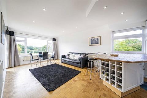 2 bedroom flat for sale, Esher Road, Walton-On-Thames KT12