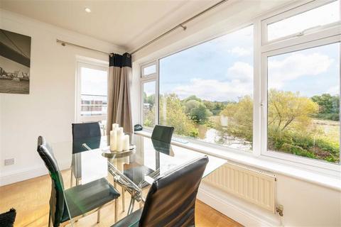 2 bedroom flat for sale, Esher Road, Walton-On-Thames KT12