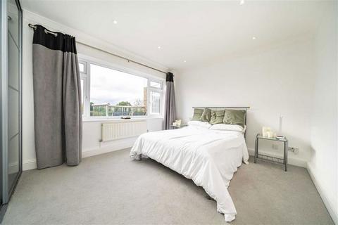 2 bedroom flat for sale, Esher Road, Walton-On-Thames KT12