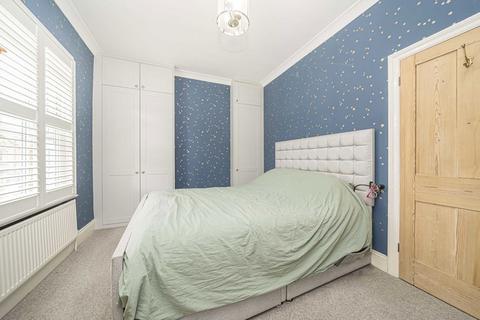 5 Rosehill, Hampton, TW12 2AB