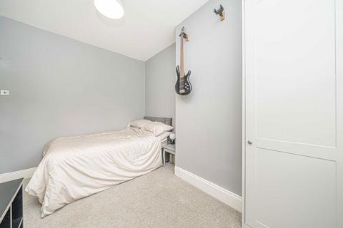 5 Rosehill, Hampton, TW12 2AB