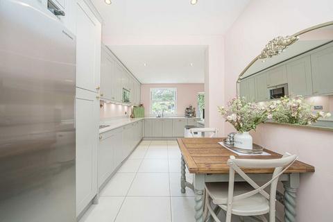 5 Rosehill, Hampton, TW12 2AB