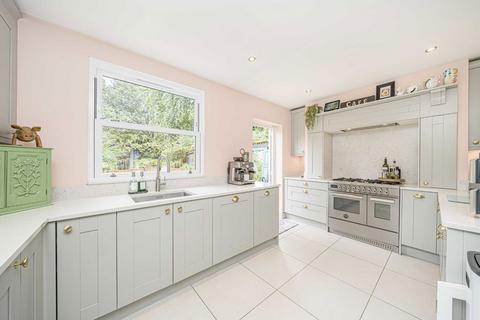 5 Rosehill, Hampton, TW12 2AB