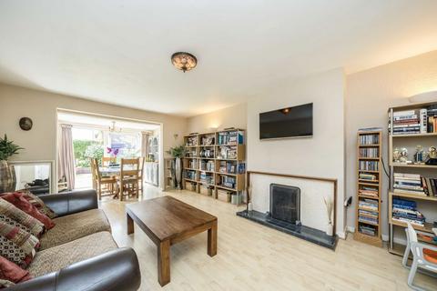 3 bedroom bungalow for sale, Hanworth Road, Hampton TW12