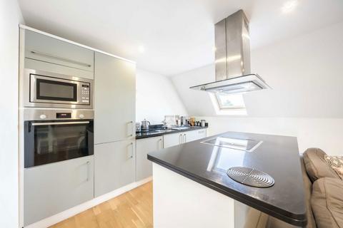 2 bedroom flat for sale, Broad Lane, Hampton TW12