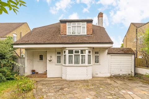 63 Ormond Drive, Hampton, TW12 2TP
