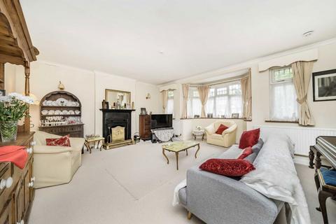 63 Ormond Drive, Hampton, TW12 2TP