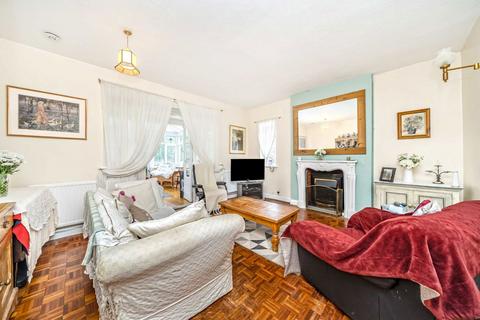 63 Ormond Drive, Hampton, TW12 2TP
