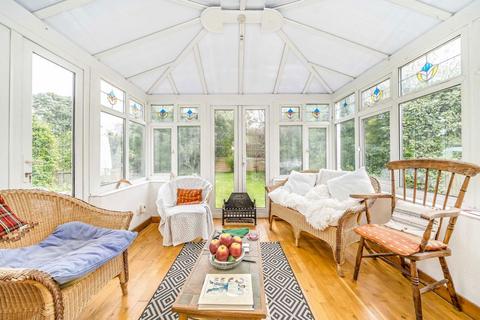 63 Ormond Drive, Hampton, TW12 2TP