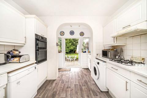 63 Ormond Drive, Hampton, TW12 2TP