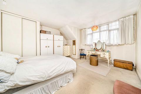 63 Ormond Drive, Hampton, TW12 2TP