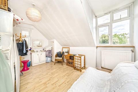 63 Ormond Drive, Hampton, TW12 2TP