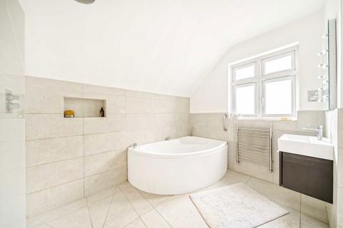 63 Ormond Drive, Hampton, TW12 2TP