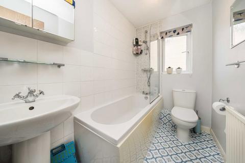 9 Stewart Close, Hampton, TW12 3XJ