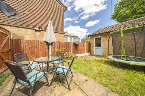 9 Stewart Close, Hampton, TW12 3XJ