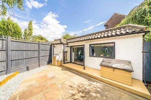 2 bedroom end of terrace house for sale, Station Road, Hampton TW12