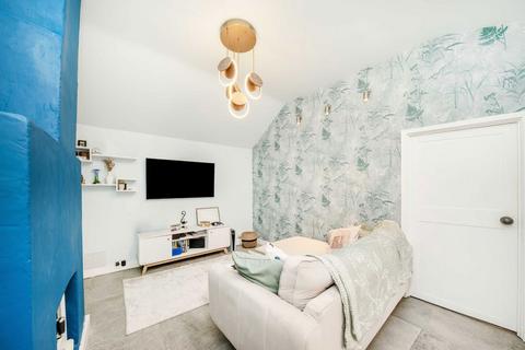 2 bedroom end of terrace house for sale, Station Road, Hampton TW12