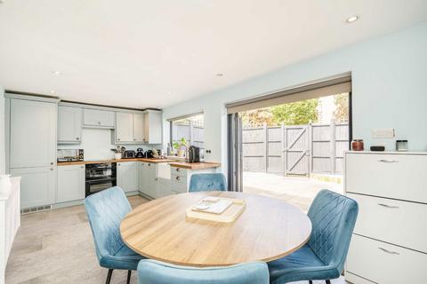 2 bedroom end of terrace house for sale, Station Road, Hampton TW12