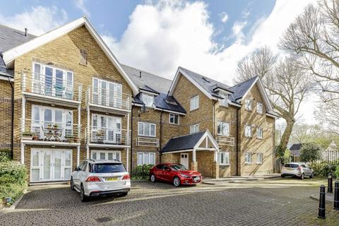 2 bedroom flat for sale, Thames Close, Hampton TW12