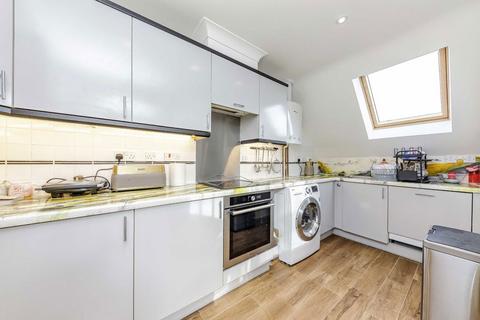 23 Thames Close, Hampton, TW12 2ET