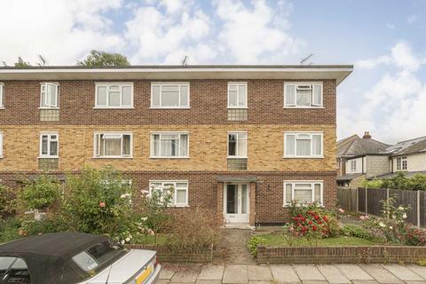 1 bedroom flat for sale, Chelsea Close, Hampton TW12