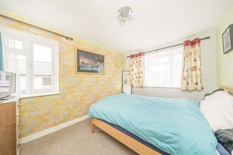 1 bedroom flat for sale, Chelsea Close, Hampton TW12