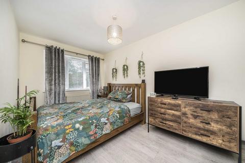 2 bedroom flat for sale, Taylor Close, Hampton TW12