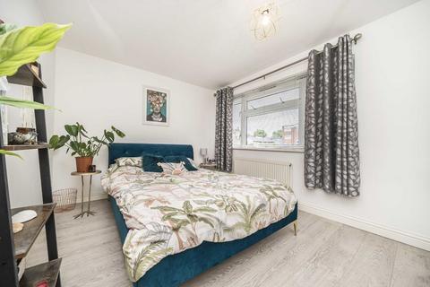37 Taylor Close, Hampton Hill, Hampton, TW12 1LE