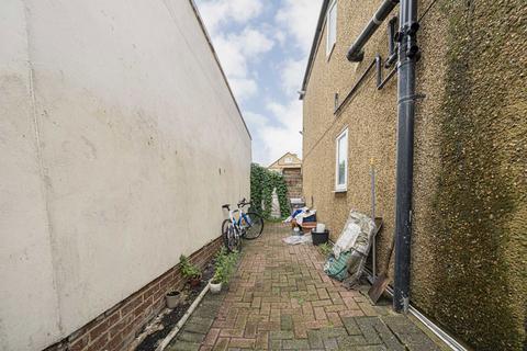 2 bedroom end of terrace house for sale, Dean Road, Hampton TW12