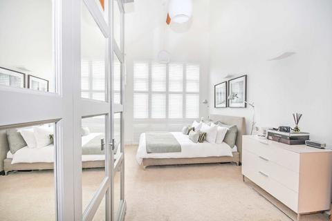 2 bedroom detached house for sale, Windmill Road, Hampton TW12