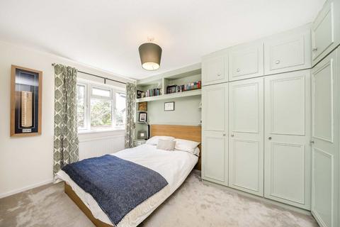 27 Briar Close, Hampton, TW12 3YZ