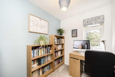 27 Briar Close, Hampton, TW12 3YZ