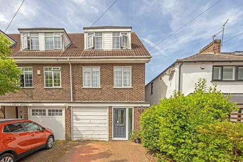 4 bedroom end of terrace house for sale, Oak Avenue, Hampton TW12