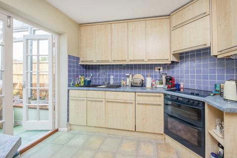 4 bedroom end of terrace house for sale, Oak Avenue, Hampton TW12