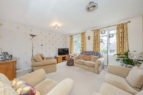 4 bedroom end of terrace house for sale, Oak Avenue, Hampton TW12