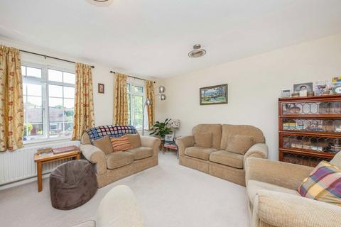 4 bedroom end of terrace house for sale, Oak Avenue, Hampton TW12