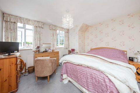 4 bedroom end of terrace house for sale, Oak Avenue, Hampton TW12