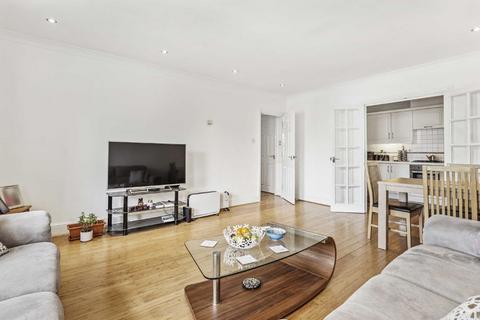 2 bedroom flat for sale, Deerhurst Crescent, Hampton Hill Hampton TW12