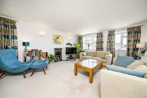 2 bedroom flat for sale, Chelsea Close, Hampton TW12