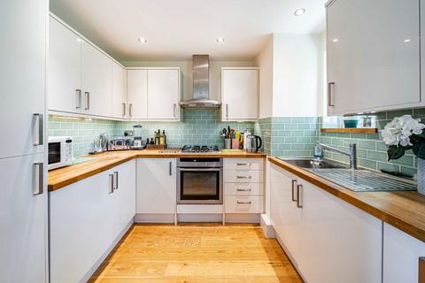 2 bedroom flat for sale, Chelsea Close, Hampton TW12