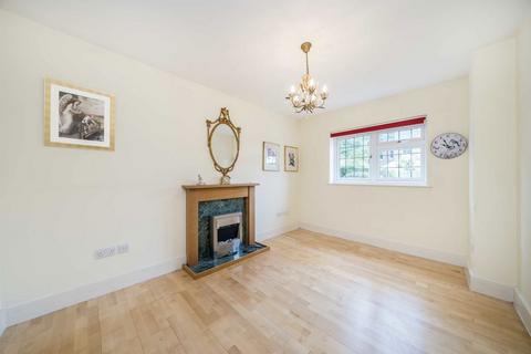 2 bedroom bungalow for sale, Angel Close, Hampton TW12