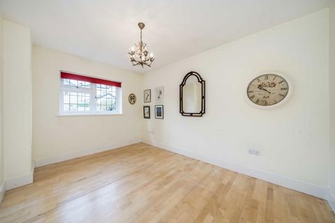 2 bedroom bungalow for sale, Angel Close, Hampton TW12