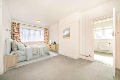 5 bedroom detached house for sale, Kingswood Avenue, Hampton TW12